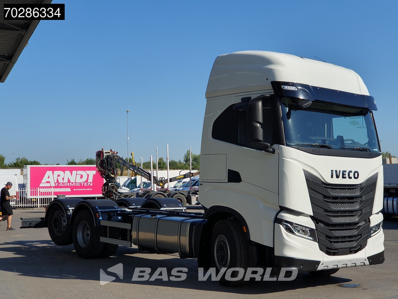 Iveco S-Way 490 6X2 NEW chassis! Retarder Standklima Lift+lenkasche PTO preparation LED Navi ACC Euro 6 - Châssis cabine: photos 3 Iveco S-Way 490 6X2 NEW chassis! Retarder Standklima Lift+lenkasche PTO preparation LED Navi ACC Euro 6 - Châssis cabine: photos 3