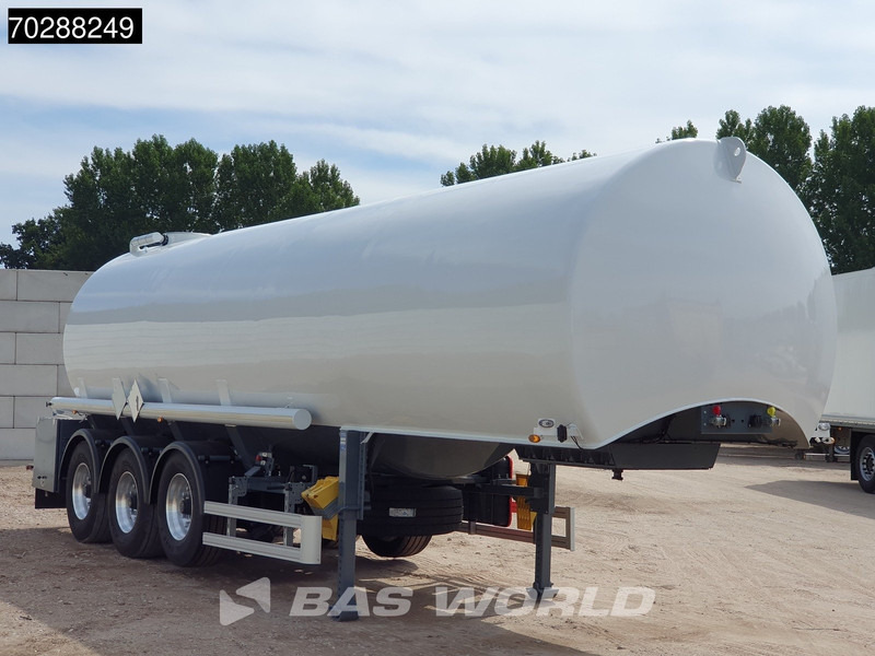 Tanker Solutions CLP-36/1 New! 36.000 L Fuel Tank Liftachse - Semi-remorque citerne: photos 3 Tanker Solutions CLP-36/1 New! 36.000 L Fuel Tank Liftachse - Semi-remorque citerne: photos 3