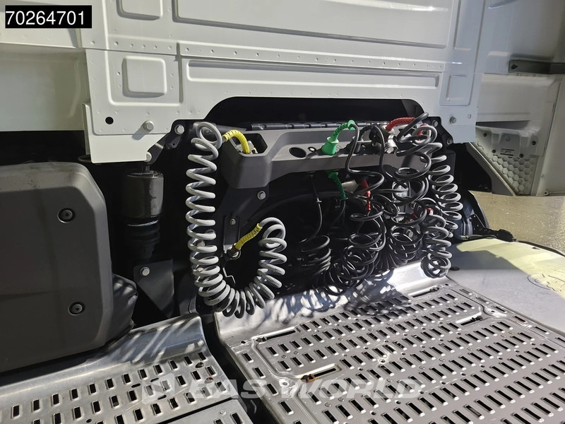 DAF XF 480 4X2 Mega 2xTanks ACC LED - Tracteur routier: photos 3 DAF XF 480 4X2 Mega 2xTanks ACC LED - Tracteur routier: photos 3