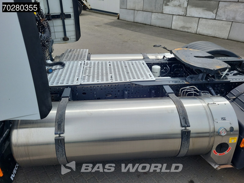 Iveco S-Way 460 4X2 LNG Retarder 2x Tanks LED Navi - Tracteur routier: photos 2 Iveco S-Way 460 4X2 LNG Retarder 2x Tanks LED Navi - Tracteur routier: photos 2