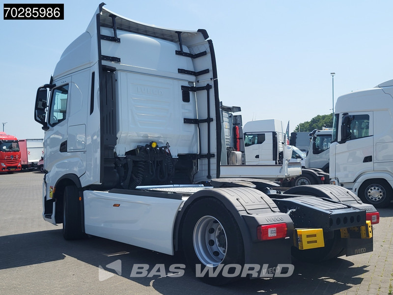 Iveco S-Way 490 4X2 Retarder Standklima 2xTanks Navi ACC LED Euro 6 - Tracteur routier: photos 2 Iveco S-Way 490 4X2 Retarder Standklima 2xTanks Navi ACC LED Euro 6 - Tracteur routier: photos 2