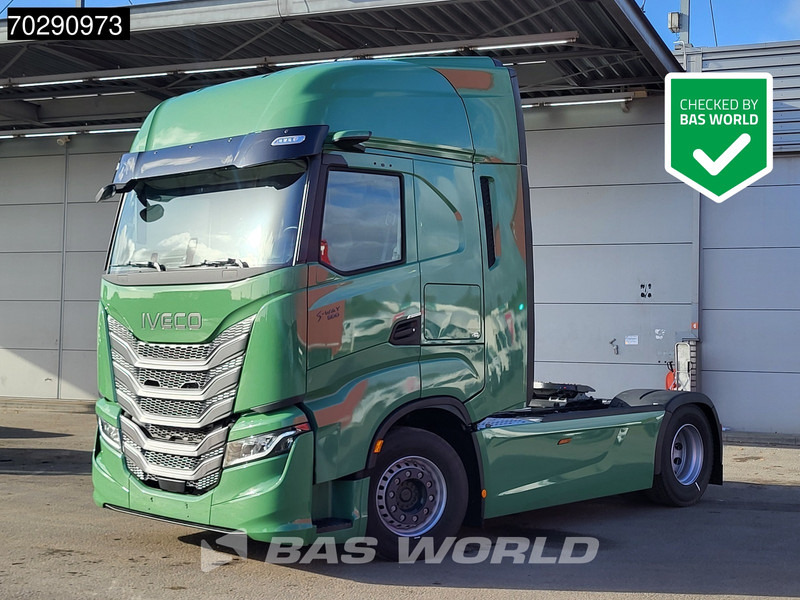 Iveco S-Way 500 S-Way 4X2 NEW! Retarder 2xTanks ACC Standklima LED Euro 6 - Tracteur routier: photos 1 Iveco S-Way 500 S-Way 4X2 NEW! Retarder 2xTanks ACC Standklima LED Euro 6 - Tracteur routier: photos 1
