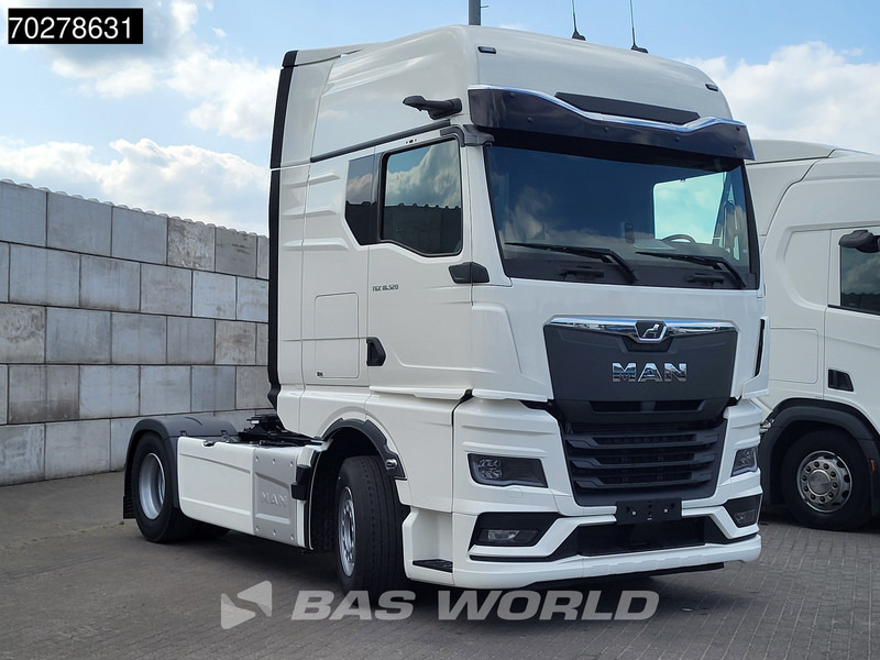 MAN TGX 18.520 4X2 NEW! GX Retarder 2x Tanks Standklima MirrorCam Navi LED - Tracteur routier: photos 3 MAN TGX 18.520 4X2 NEW! GX Retarder 2x Tanks Standklima MirrorCam Navi LED - Tracteur routier: photos 3
