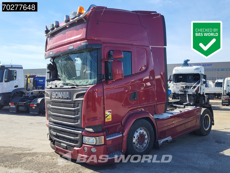 Scania R520 4X2 DAMAGED! Retarder Full-Air Standklima ACC Hydrauliek Euro 6 - Tracteur routier: photos 1 Scania R520 4X2 DAMAGED! Retarder Full-Air Standklima ACC Hydrauliek Euro 6 - Tracteur routier: photos 1