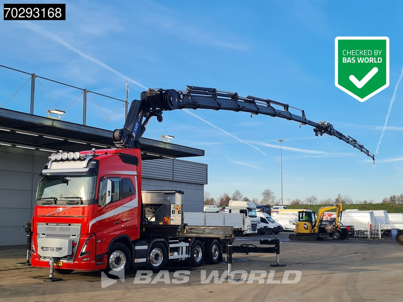 Volvo FH16 650 FH16 8X2 Tractorhead HMF 7020K-RCS Crane + Fly-Jib Lift+Steering Axle Navi ACC - Tracteur routier: photos 1 Volvo FH16 650 FH16 8X2 Tractorhead HMF 7020K-RCS Crane + Fly-Jib Lift+Steering Axle Navi ACC - Tracteur routier: photos 1