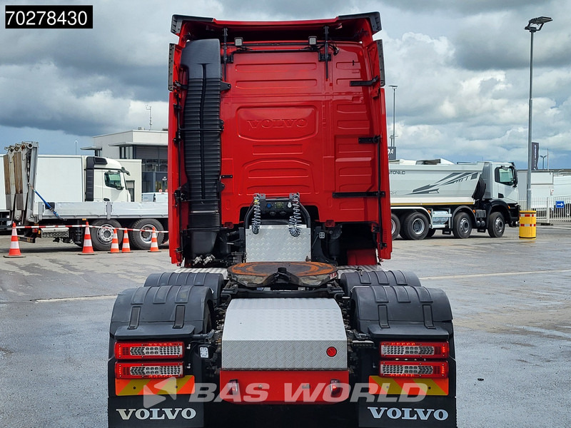 Volvo FH16 750 FH16 6X2 Special-Interior Full-Air Work-Remote Dynamic Steering Alcoa ACC Xenon - Tracteur routier: photos 3 Volvo FH16 750 FH16 6X2 Special-Interior Full-Air Work-Remote Dynamic Steering Alcoa ACC Xenon - Tracteur routier: photos 3