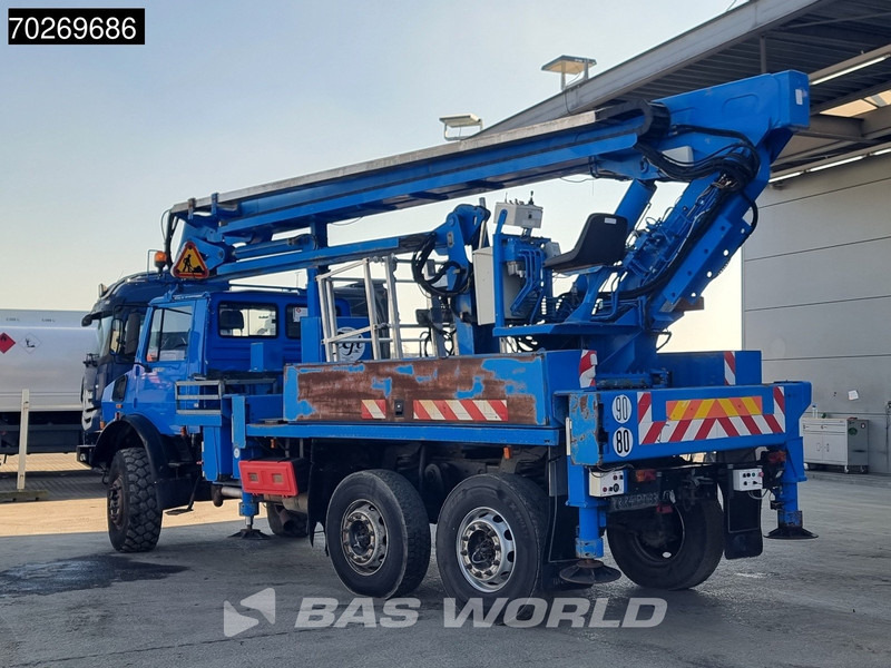 Unimog U2450L 6X6 Unimog Engin EGI TP 226 hubarbeitsbühne Manual Euro 2 - Camion grue: photos 2 Unimog U2450L 6X6 Unimog Engin EGI TP 226 hubarbeitsbühne Manual Euro 2 - Camion grue: photos 2
