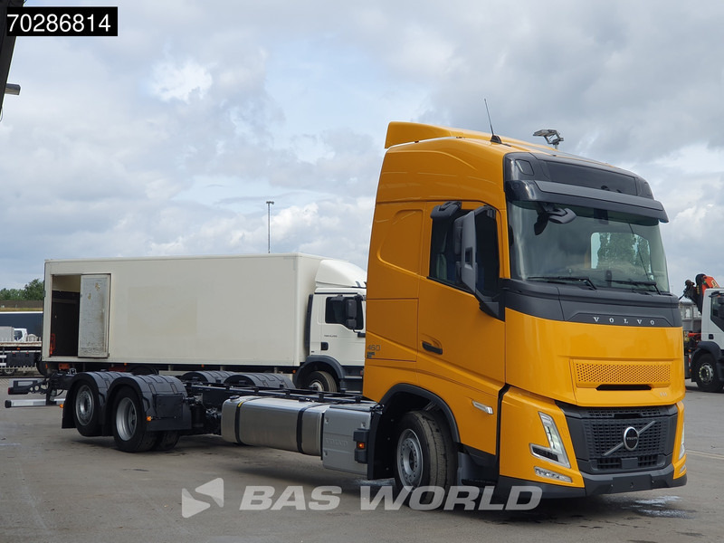 Volvo FH 460 6X2 NEW chassis! Full air Suspension Lift-Axle Navi ACC LED Euro 6 - Châssis cabine: photos 3 Volvo FH 460 6X2 NEW chassis! Full air Suspension Lift-Axle Navi ACC LED Euro 6 - Châssis cabine: photos 3