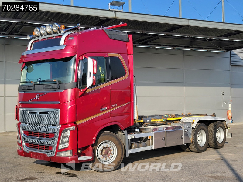 Volvo FH16 700 FH16 6X4 Full Air 20t Hook Xenon Euro 5 - Camion ampliroll: photos 2 Volvo FH16 700 FH16 6X4 Full Air 20t Hook Xenon Euro 5 - Camion ampliroll: photos 2