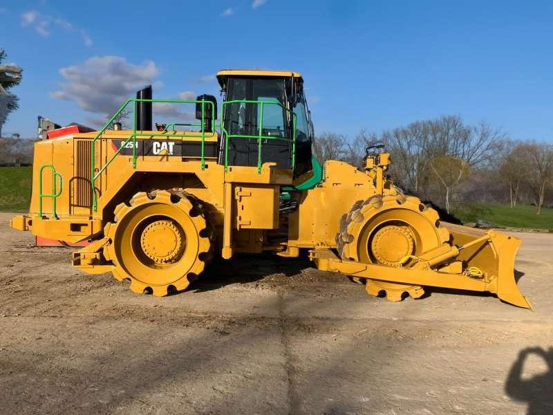 Caterpillar 825H - Compacteur à pieds de mouton/ Monocylindre: photos 2 Caterpillar 825H - Compacteur à pieds de mouton/ Monocylindre: photos 2