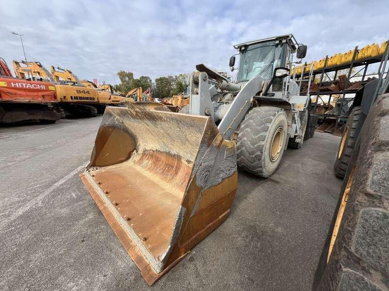 Caterpillar 962K - Chargeuse sur pneus: photos 2 Caterpillar 962K - Chargeuse sur pneus: photos 2
