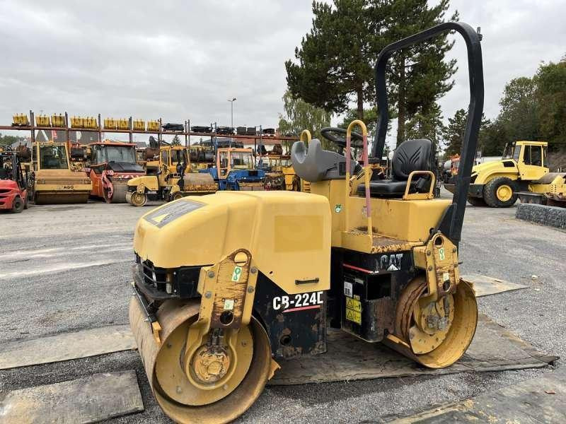 Caterpillar Compacteur Tandem / Double Billes CB-224E - Rouleau compresseur: photos 4 Caterpillar Compacteur Tandem / Double Billes CB-224E - Rouleau compresseur: photos 4