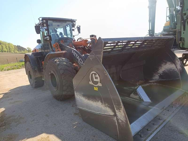 Hitachi ZW220-7 - Chargeuse sur pneus: photos 2 Hitachi ZW220-7 - Chargeuse sur pneus: photos 2