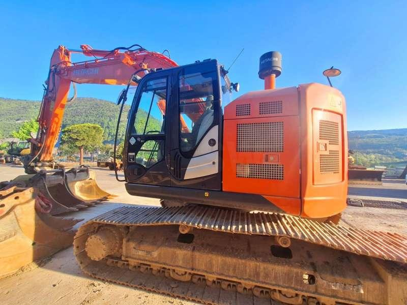 Hitachi ZX225USLC-5 - Pelle sur chenille: photos 3 Hitachi ZX225USLC-5 - Pelle sur chenille: photos 3
