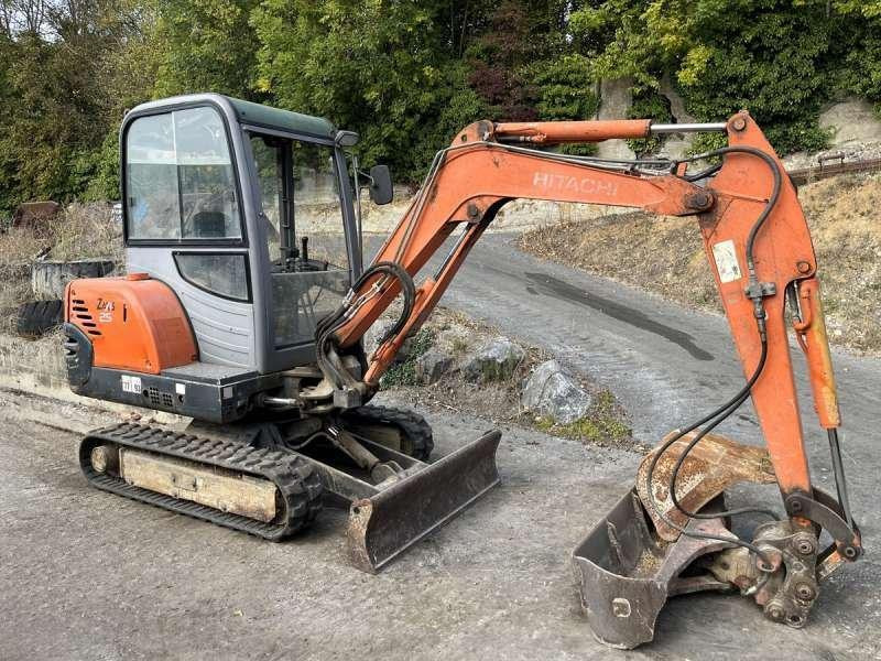Hitachi ZX25 CLR - Mini pelle: photos 1 Hitachi ZX25 CLR - Mini pelle: photos 1