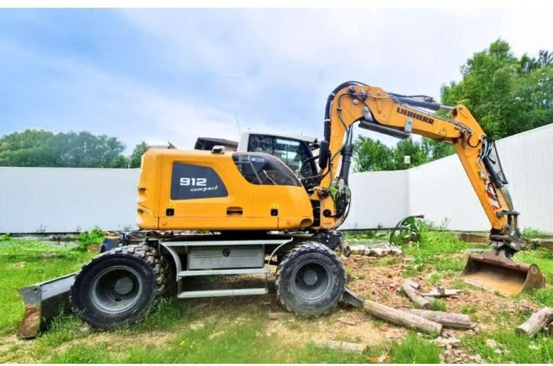 Liebherr A912 COMPACT - Pelle sur pneus: photos 2 Liebherr A912 COMPACT - Pelle sur pneus: photos 2