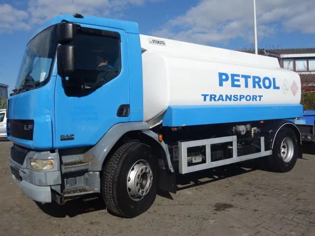 DAF LF 55.220 12000 LITER MANUAL GEARBOX - Camion citerne: photos 1 DAF LF 55.220 12000 LITER MANUAL GEARBOX - Camion citerne: photos 1