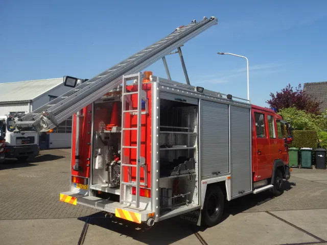 MAN LE 220C GODIVA POMP 2000 LITER TANK,MANUAL GEARBOX - Camion de pompier: photos 4 MAN LE 220C GODIVA POMP 2000 LITER TANK,MANUAL GEARBOX - Camion de pompier: photos 4