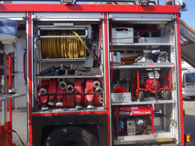 Camion de pompier MAN LE 250 godiva pump with holmatro set: photos 17
