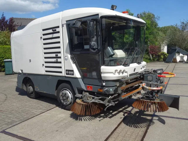 Ravo 540 3E BORSTEL EURO5 - Balayeuse de voirie: photos 1 Ravo 540 3E BORSTEL EURO5 - Balayeuse de voirie: photos 1