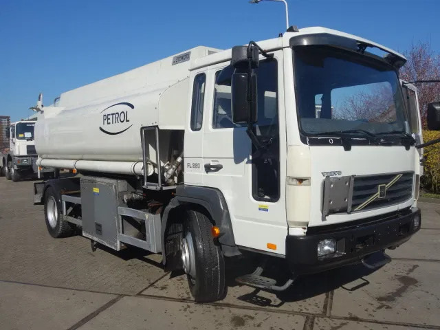 Volvo FL 240 PK 12000 LITER STEELSPRINGS - Camion citerne: photos 1 Volvo FL 240 PK 12000 LITER STEELSPRINGS - Camion citerne: photos 1