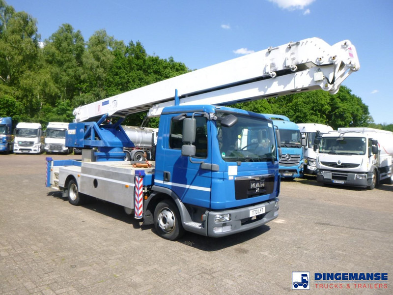 MAN TGL 7.180 4x2 + Klaas K25-30 crane - Camion grue: photos 2 MAN TGL 7.180 4x2 + Klaas K25-30 crane - Camion grue: photos 2