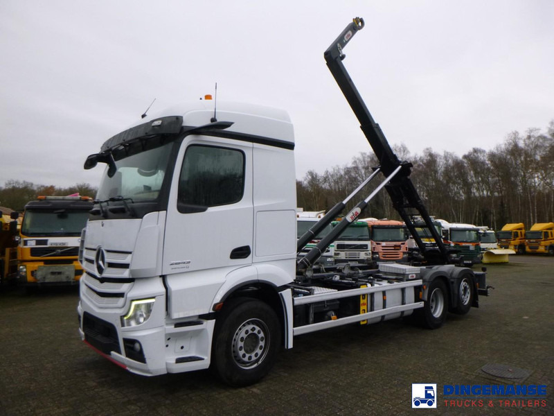 Mercedes-Benz Actros 2843 6x2 Hyva container hook 20t - Camion ampliroll: photos 1 Mercedes-Benz Actros 2843 6x2 Hyva container hook 20t - Camion ampliroll: photos 1