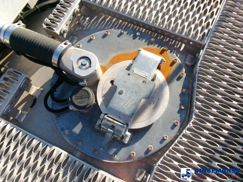 Camion citerne Renault Midlum 270 4x2 fuel tank 11.5 m3 / 4 comp ADR 26-04-2024: photos 18 Camion citerne Renault Midlum 270 4x2 fuel tank 11.5 m3 / 4 comp ADR 26-04-2024: photos 18