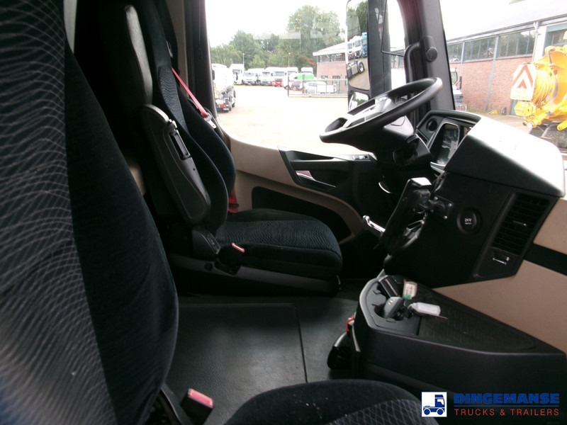 Photo d'intérieur 1: Tracteur routier Mercedes-Benz Actros 1843 4x2 ADR Euro 6 + PTO