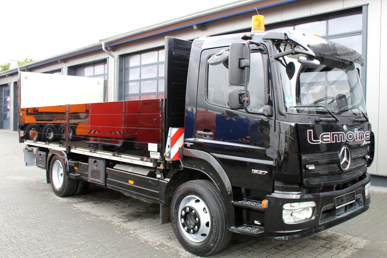 Mercedes-Benz Atego 1527 4x2 Pritsche + Ladebordwand - Camion plateau: photos 1 Mercedes-Benz Atego 1527 4x2 Pritsche + Ladebordwand - Camion plateau: photos 1