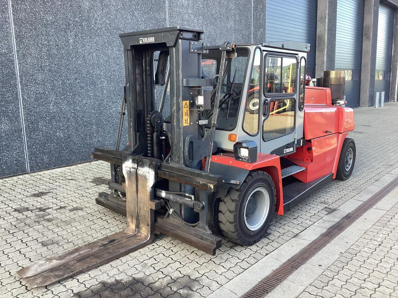 Kalmar DCE80-6LB - Chariot élévateur diesel: photos 1 Kalmar DCE80-6LB - Chariot élévateur diesel: photos 1