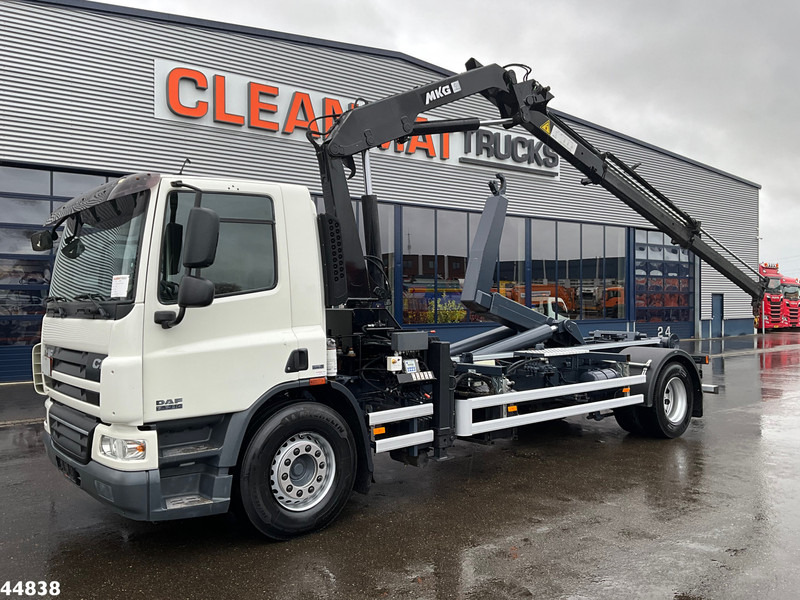 DAF FA 75 CF 250 MKG 14 Tonmeter laadkraan - Camion ampliroll, Camion grue: photos 1 DAF FA 75 CF 250 MKG 14 Tonmeter laadkraan - Camion ampliroll, Camion grue: photos 1