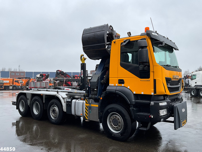 Iveco Trakker AD380T41W 8x6 Euro 6 HMF 19 Tonmeter Z-kraan - Camion ampliroll, Camion grue: photos 5 Iveco Trakker AD380T41W 8x6 Euro 6 HMF 19 Tonmeter Z-kraan - Camion ampliroll, Camion grue: photos 5