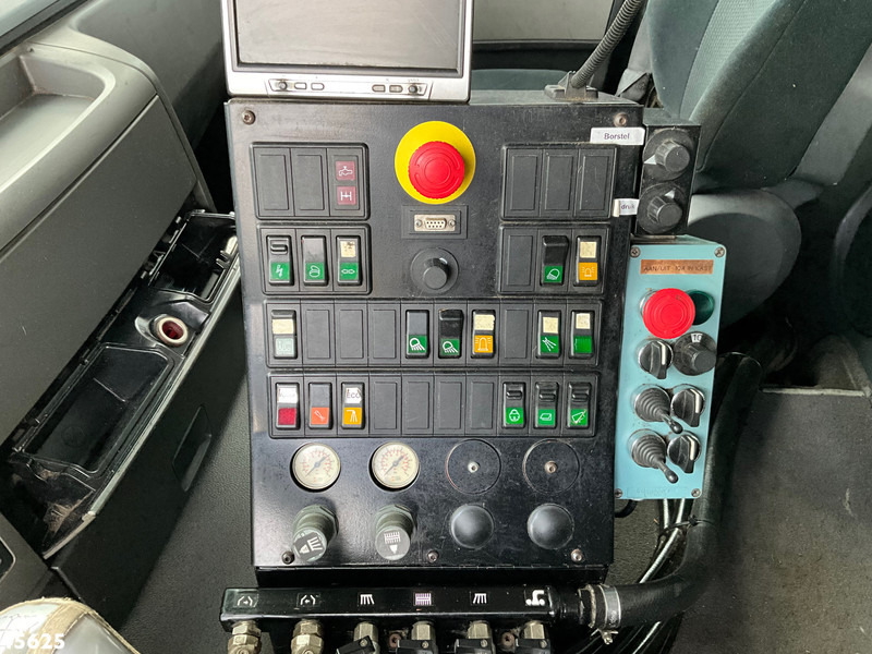 Balayeuse de voirie MAN TGS 18.440 Euro 6 Beam S9000 Wegdekreiniger links en rechts vegend!: photos 15 Balayeuse de voirie MAN TGS 18.440 Euro 6 Beam S9000 Wegdekreiniger links en rechts vegend!: photos 15