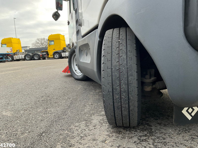 Balayeuse de voirie Mathieu MC 210 Azura Flex Euro 6 Stage 5 with 3-rd brush: photos 8