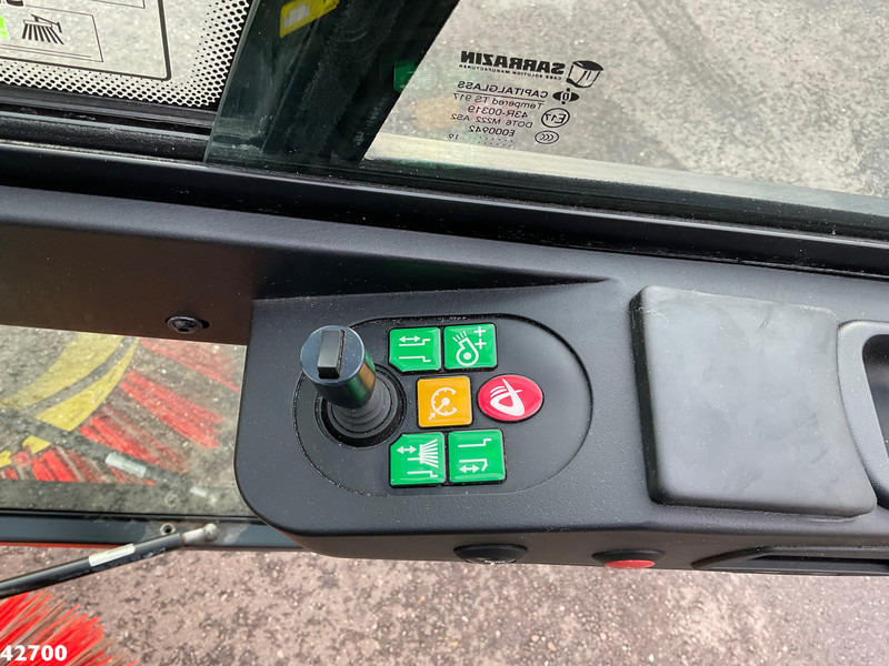 Balayeuse de voirie Mathieu MC 210 Azura Flex Euro 6 Stage 5 with 3-rd brush: photos 13