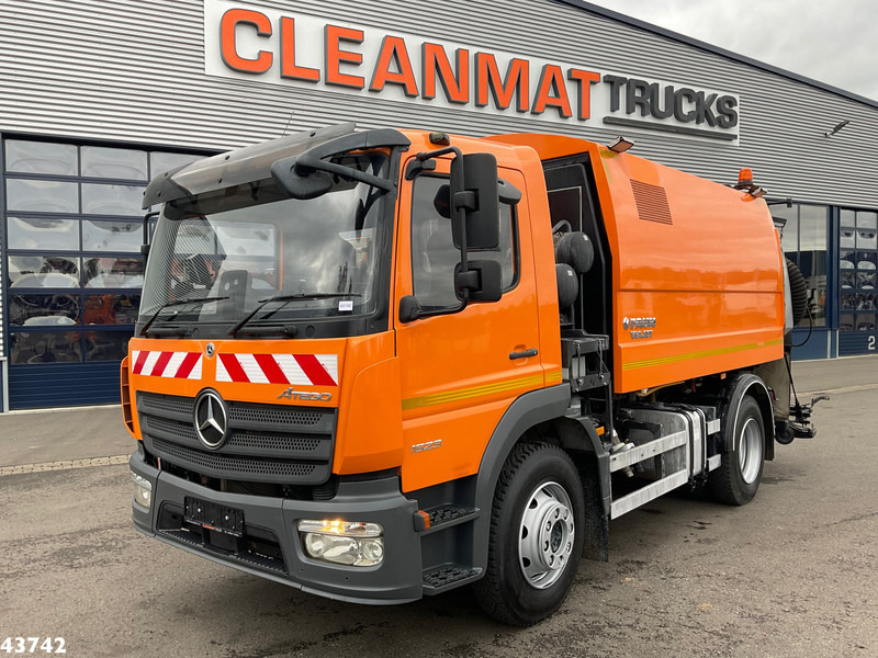 Mercedes-Benz ATEGO 1523 Faun VIAJET 6 R/HS Wegdekreiniger Just 14.776 km! - Balayeuse de voirie: photos 2 Mercedes-Benz ATEGO 1523 Faun VIAJET 6 R/HS Wegdekreiniger Just 14.776 km! - Balayeuse de voirie: photos 2
