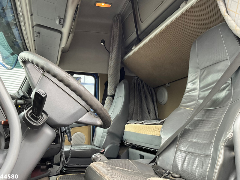 Photo d'intérieur 4: Camion grue Volvo FH 520 8x4 Euro 5 Hiab 24 Tonmeter laadkraan + Fly-jib
