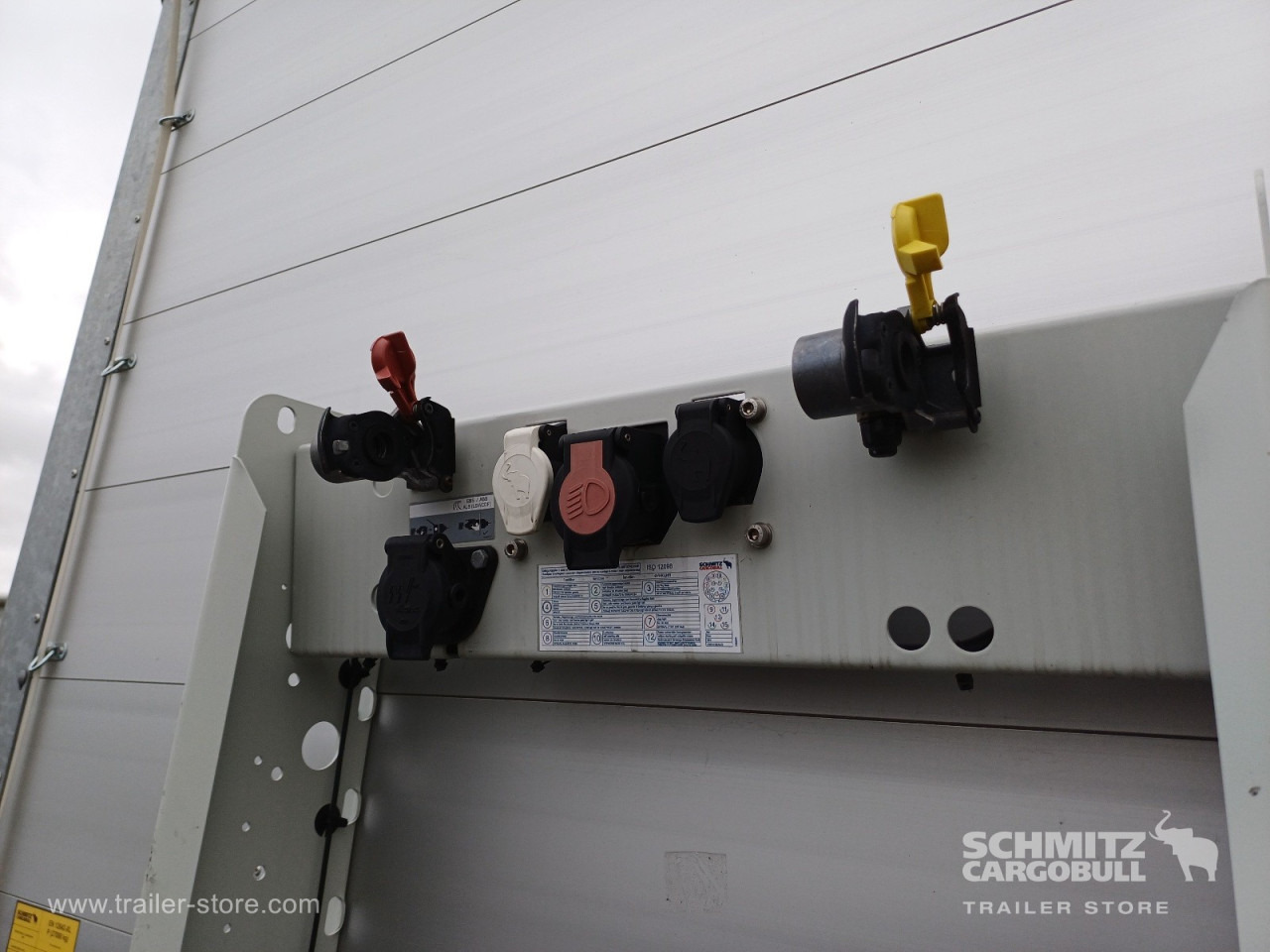 SCHMITZ Auflieger Curtainsider Standard - Semi-remorque rideaux coulissants: photos 2 SCHMITZ Auflieger Curtainsider Standard - Semi-remorque rideaux coulissants: photos 2