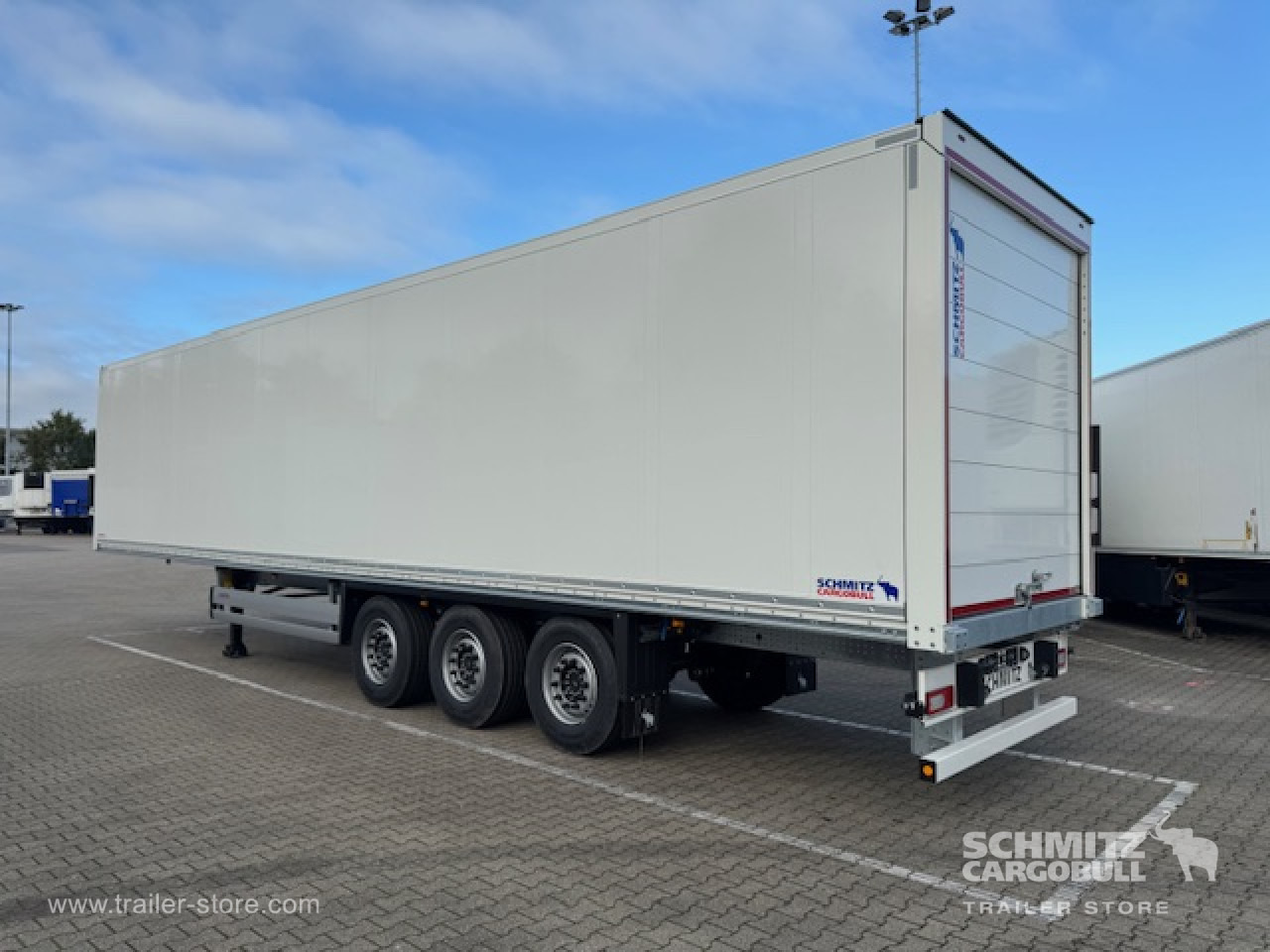 SCHMITZ Oplegger Kasten Standard Roller shutter door - Semi-remorque fourgon: photos 1 SCHMITZ Oplegger Kasten Standard Roller shutter door - Semi-remorque fourgon: photos 1