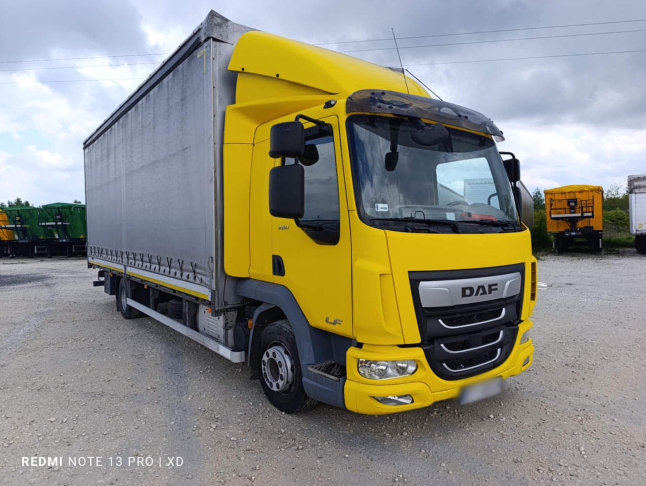 DAF LF 260 / Curtainsider 18 EPAL / sleeper cab - Camion à rideaux coulissants: photos 3 DAF LF 260 / Curtainsider 18 EPAL / sleeper cab - Camion à rideaux coulissants: photos 3
