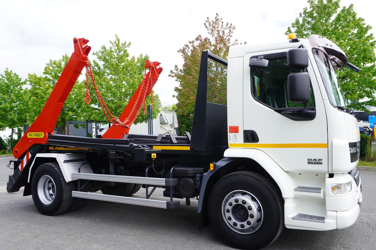 DAF LF 55.220 Skip loader GUIMA PALFINGER M14T - Camion multibenne: photos 3 DAF LF 55.220 Skip loader GUIMA PALFINGER M14T - Camion multibenne: photos 3