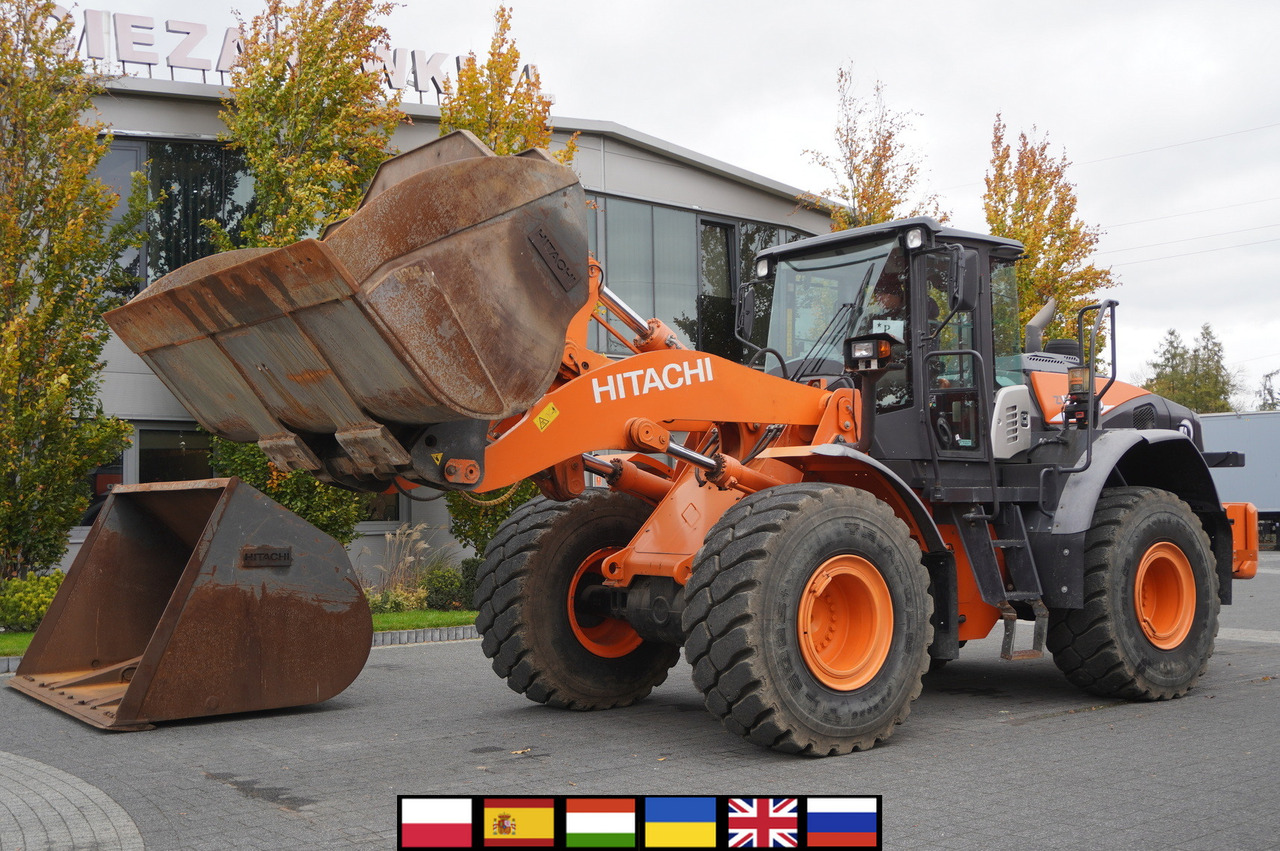 HITACHI ZW220 articulated loader / 2 buckets - Chargeuse sur pneus: photos 1 HITACHI ZW220 articulated loader / 2 buckets - Chargeuse sur pneus: photos 1