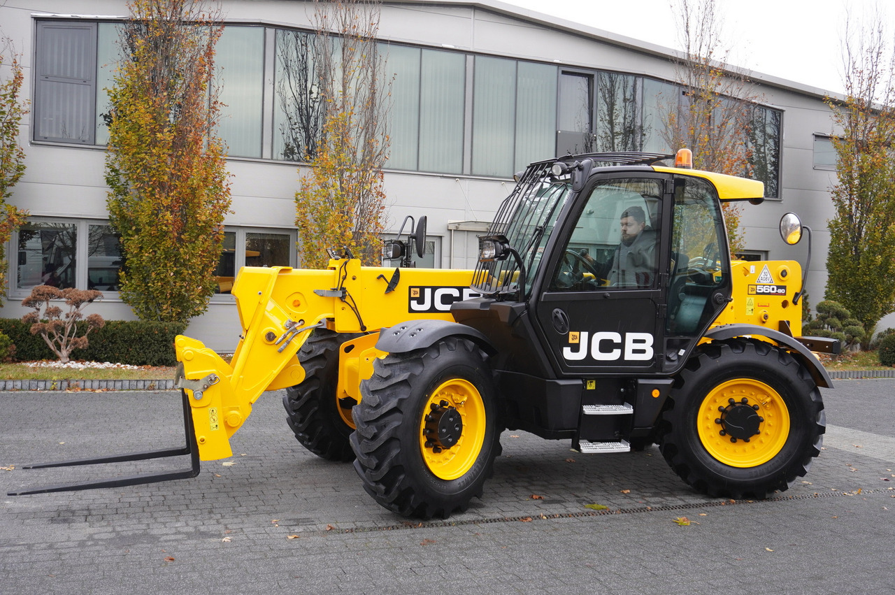 JCB 560-80 / 6 ton lifting capacity / power 146 HP - Chargeuse sur pneus: photos 4 JCB 560-80 / 6 ton lifting capacity / power 146 HP - Chargeuse sur pneus: photos 4
