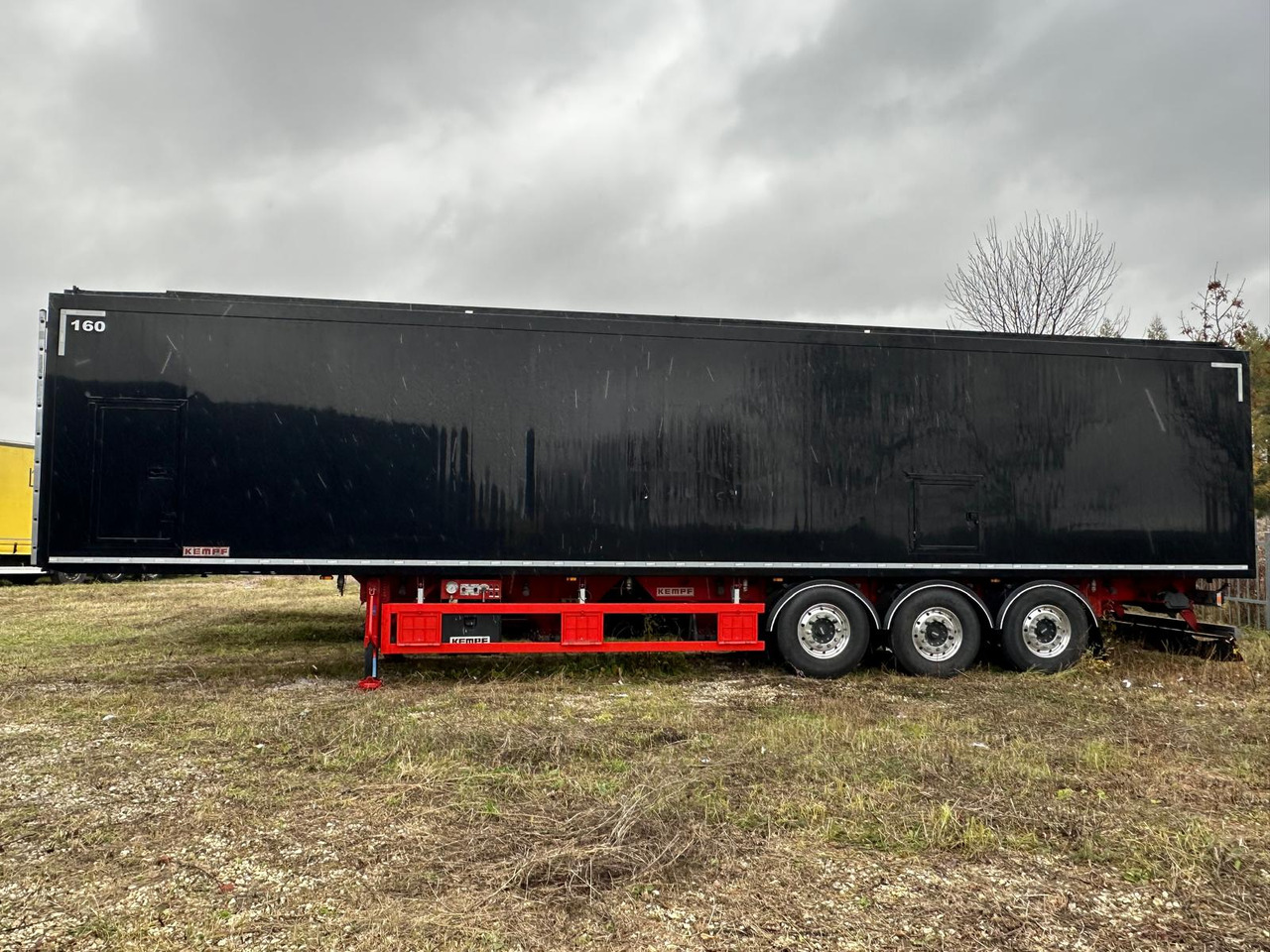 KEMPF SKM AK unloader 4 chambers with lower chute / capacity 65 m3 / 12 pieces - Semi-remorque benne: photos 1 KEMPF SKM AK unloader 4 chambers with lower chute / capacity 65 m3 / 12 pieces - Semi-remorque benne: photos 1