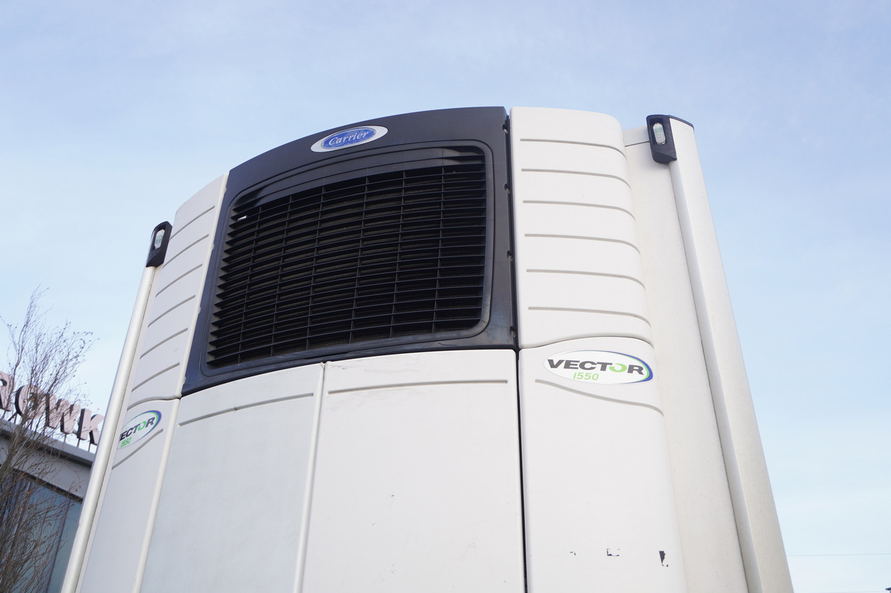 Semi-remorque frigorifique LAMBERET Refrigerated semi-trailer / Carrier Vector 1550 / Dhollandia lift 2500 kg: photos 8