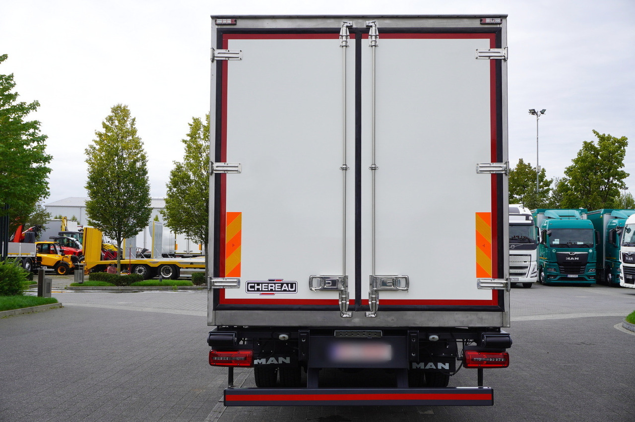 MAN TGL 12.190 / CHEREAU Refrigerator 18 PAL multitemperature / Thermoking T-1200R / 100,000 km - Camion frigorifique: photos 5 MAN TGL 12.190 / CHEREAU Refrigerator 18 PAL multitemperature / Thermoking T-1200R / 100,000 km - Camion frigorifique: photos 5