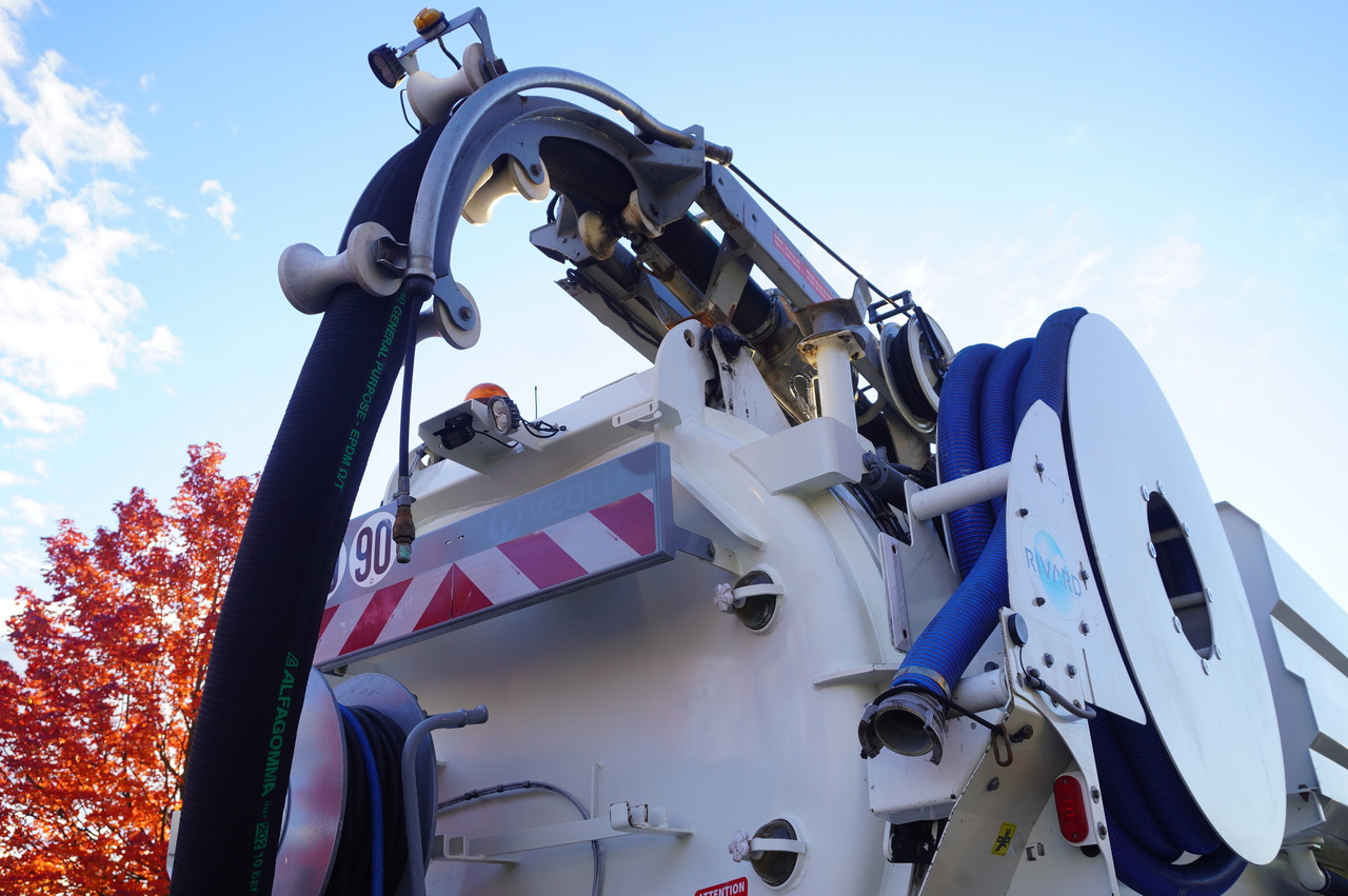 Camion hydrocureur MAN TGM 26.340 E6 / RIVARD sewage cleaner 11.8 m3 / 170 tho. km / steered axle: photos 22 Camion hydrocureur MAN TGM 26.340 E6 / RIVARD sewage cleaner 11.8 m3 / 170 tho. km / steered axle: photos 22