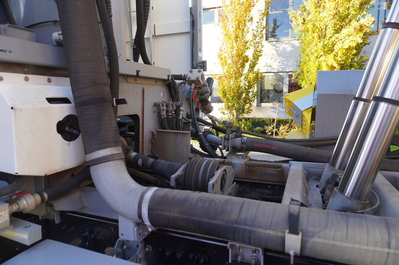 Camion hydrocureur MAN TGM 26.340 E6 / RIVARD sewage cleaner 11.8 m3 / 170 tho. km / steered axle: photos 35 Camion hydrocureur MAN TGM 26.340 E6 / RIVARD sewage cleaner 11.8 m3 / 170 tho. km / steered axle: photos 35