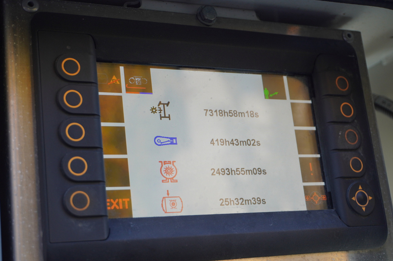 Camion hydrocureur MAN TGM 26.340 E6 / RIVARD sewage cleaner 11.8 m3 / 170 tho. km / steered axle: photos 18 Camion hydrocureur MAN TGM 26.340 E6 / RIVARD sewage cleaner 11.8 m3 / 170 tho. km / steered axle: photos 18